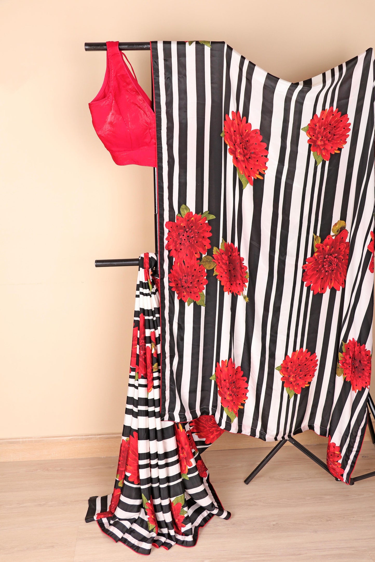 Shyamal Laal Pushpa Saree - 764
