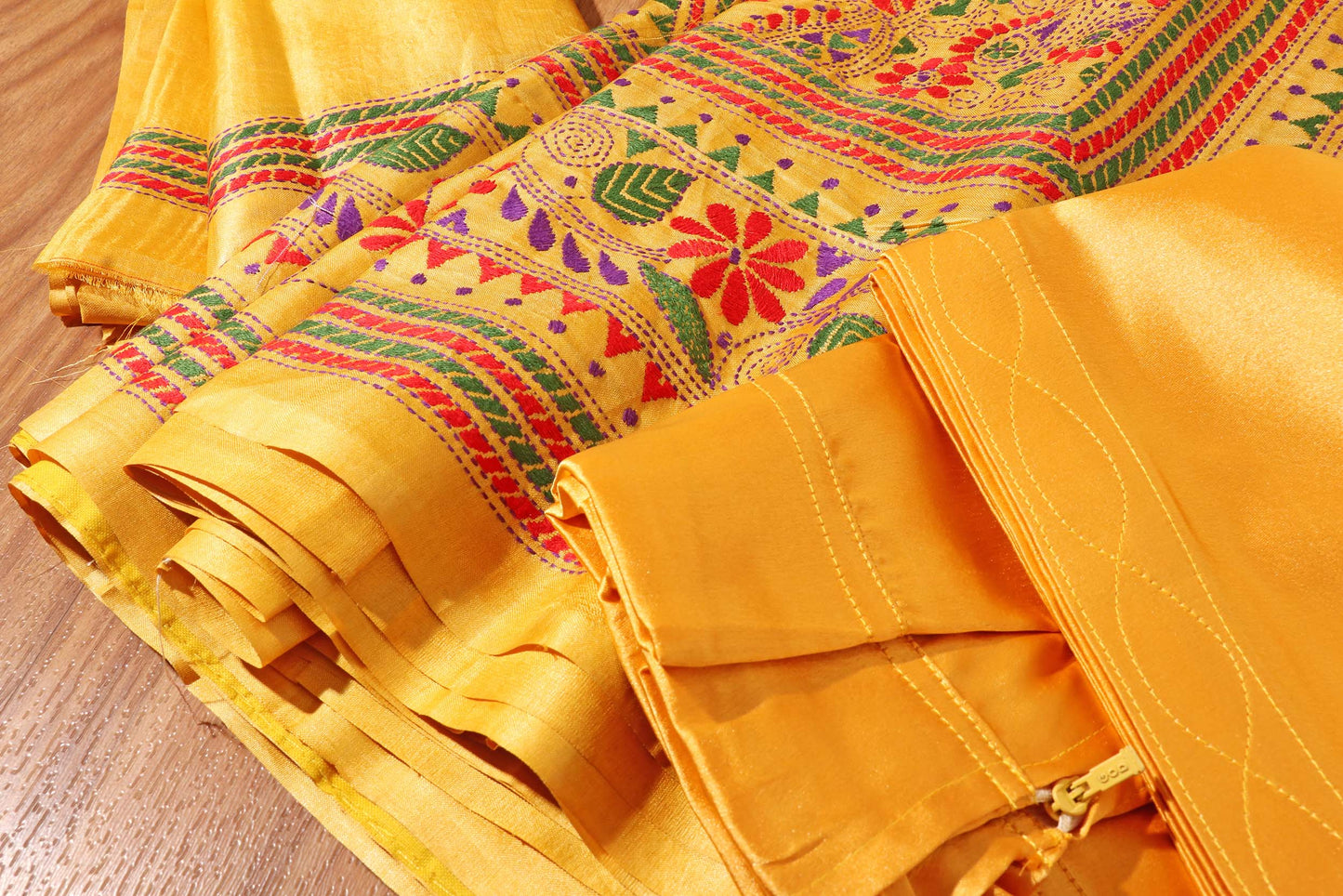 Golden Bloom – Kantha Hand-Embroidered Pure Tussar Silk Saree 023