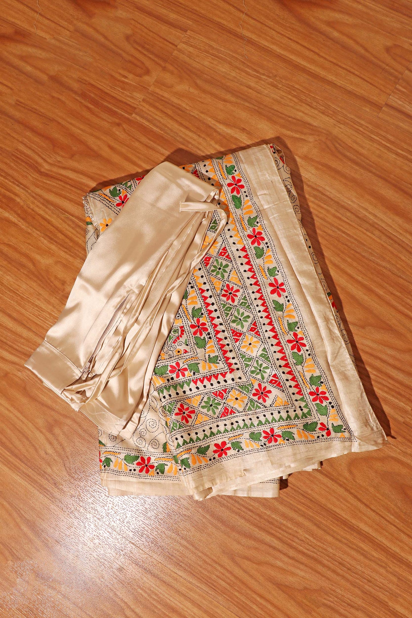 Heritage Bloom – Kantha Embroidered Beige Pure Tussar Silk Saree 024