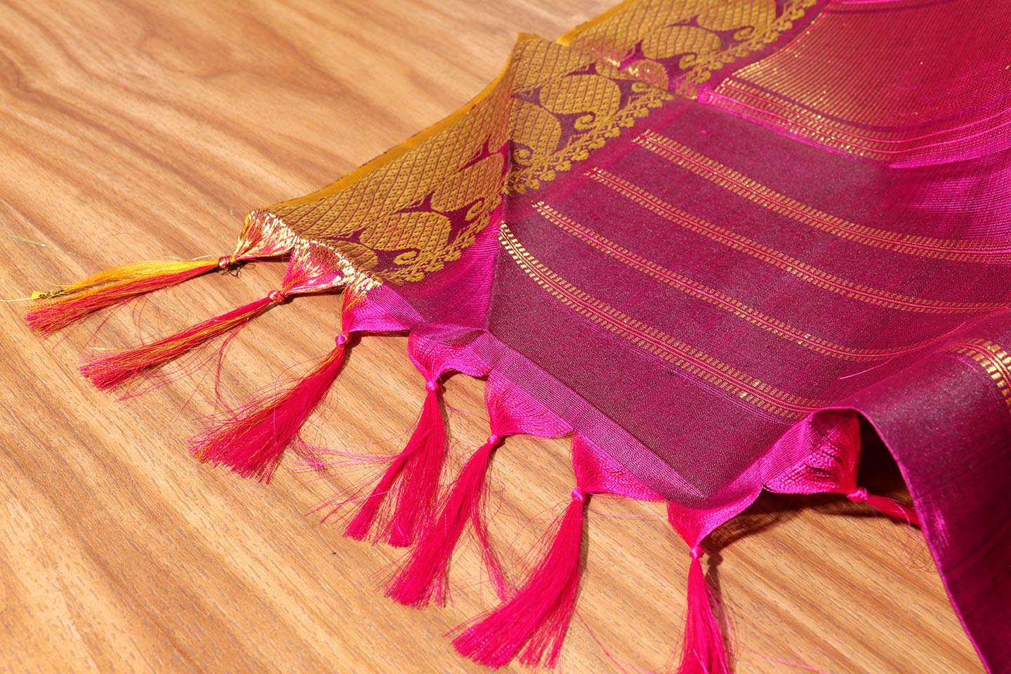 Black & Rani Pink Contemporary Kanjeevaram Silk Saree 052