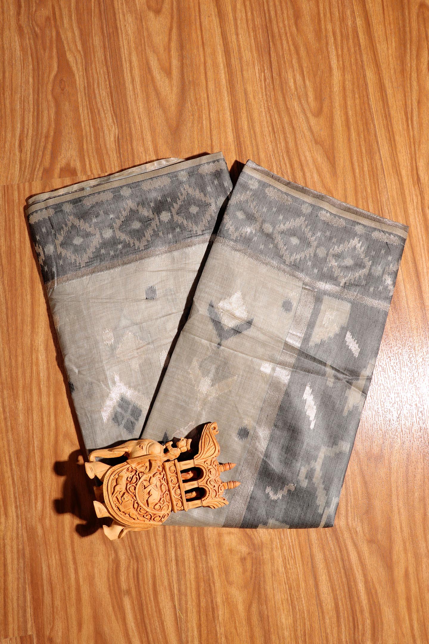 Ash Grey Ikkat-Inspired Linen Saree 057