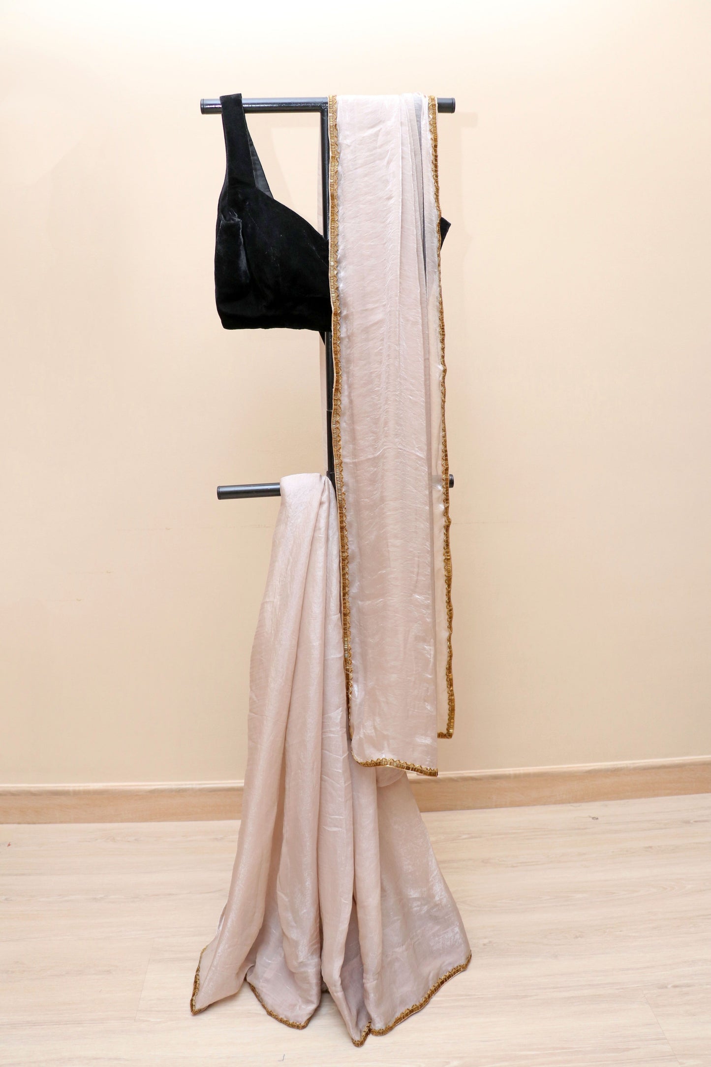 Shwet Kanchan Crushed Tissue Silk Saree