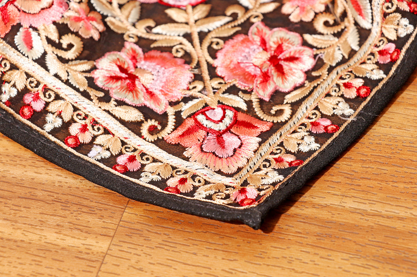 Noor-e-Nazakat Sunehri Phool Parsi Gara Saree 549