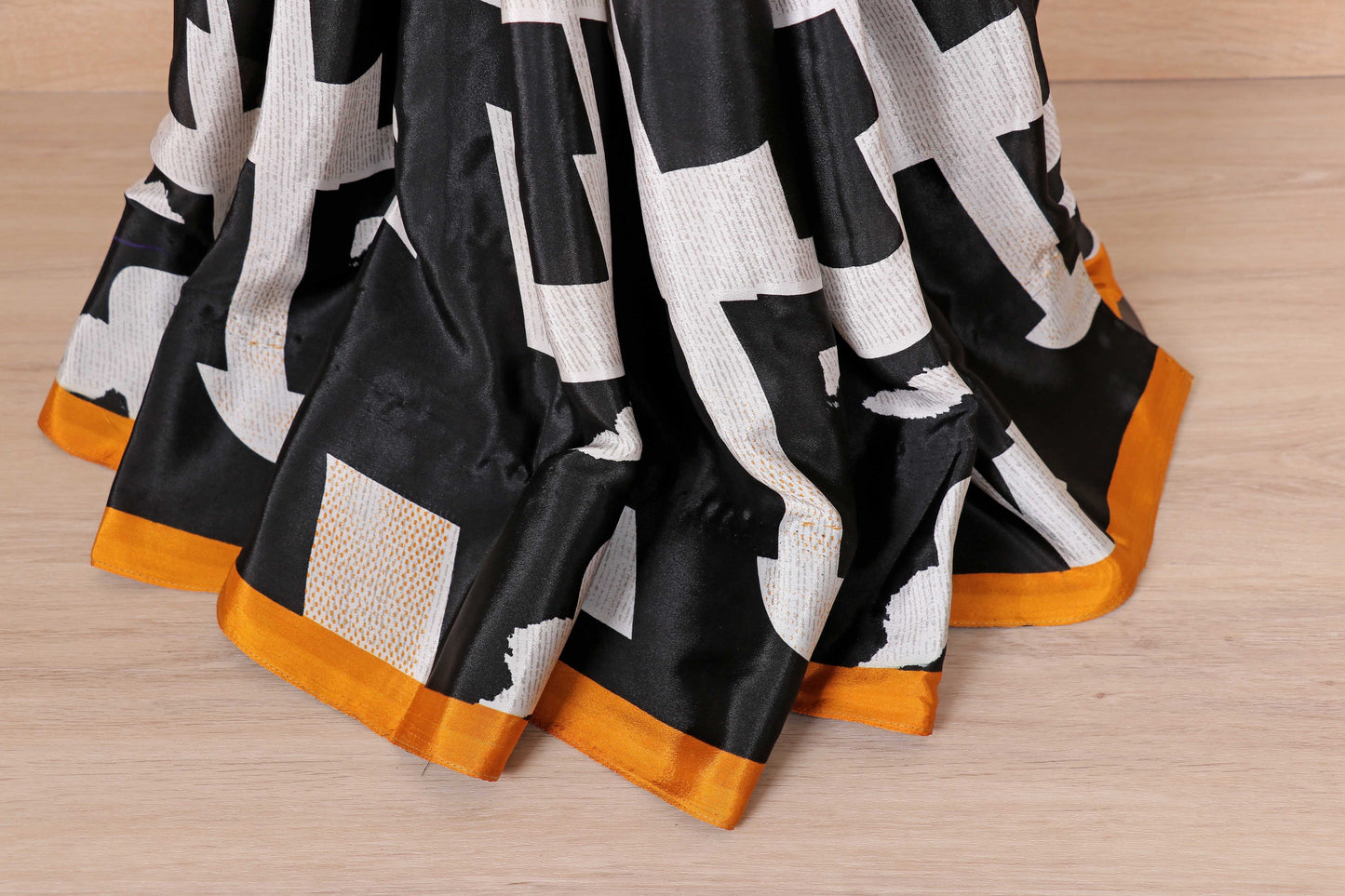 Shwet Shyamal Rekha Saree - 762