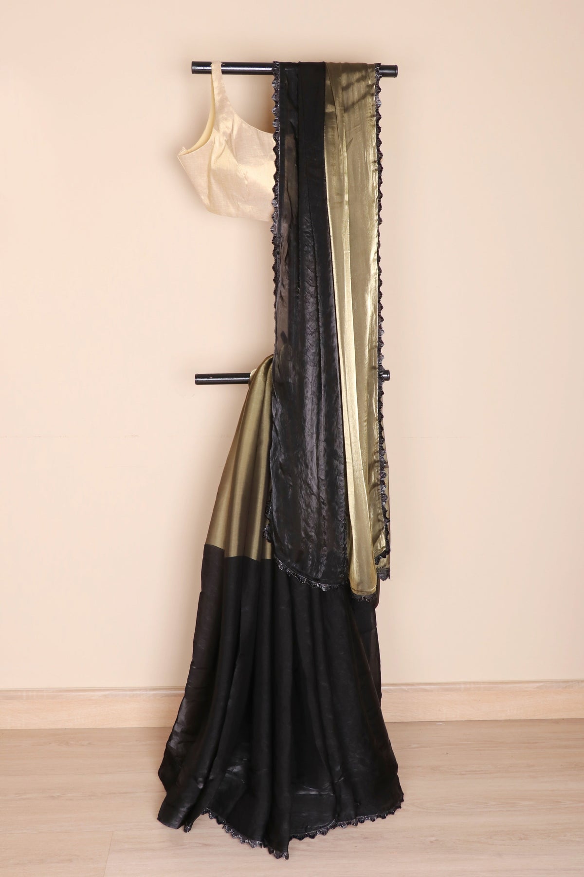 Kaali Siyahi aur Olive Do Rang Tissue Silk Saree with Black Lace Ruffle Kinari | 1061