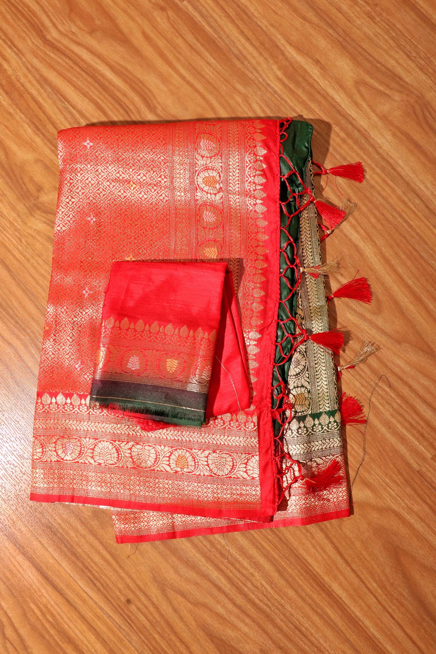 Royal Grace – Bottle Green Bangalore Silk Saree 021