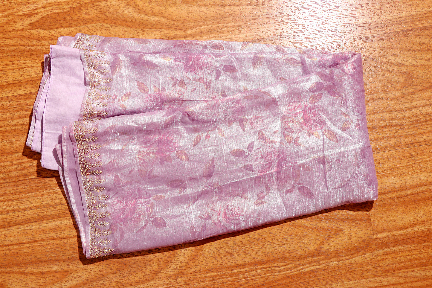 Lilac Radiance – Metallic Silk Elegance 501