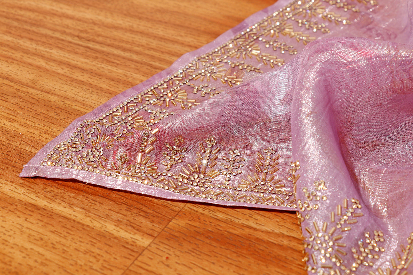 Lilac Radiance – Metallic Silk Elegance 501