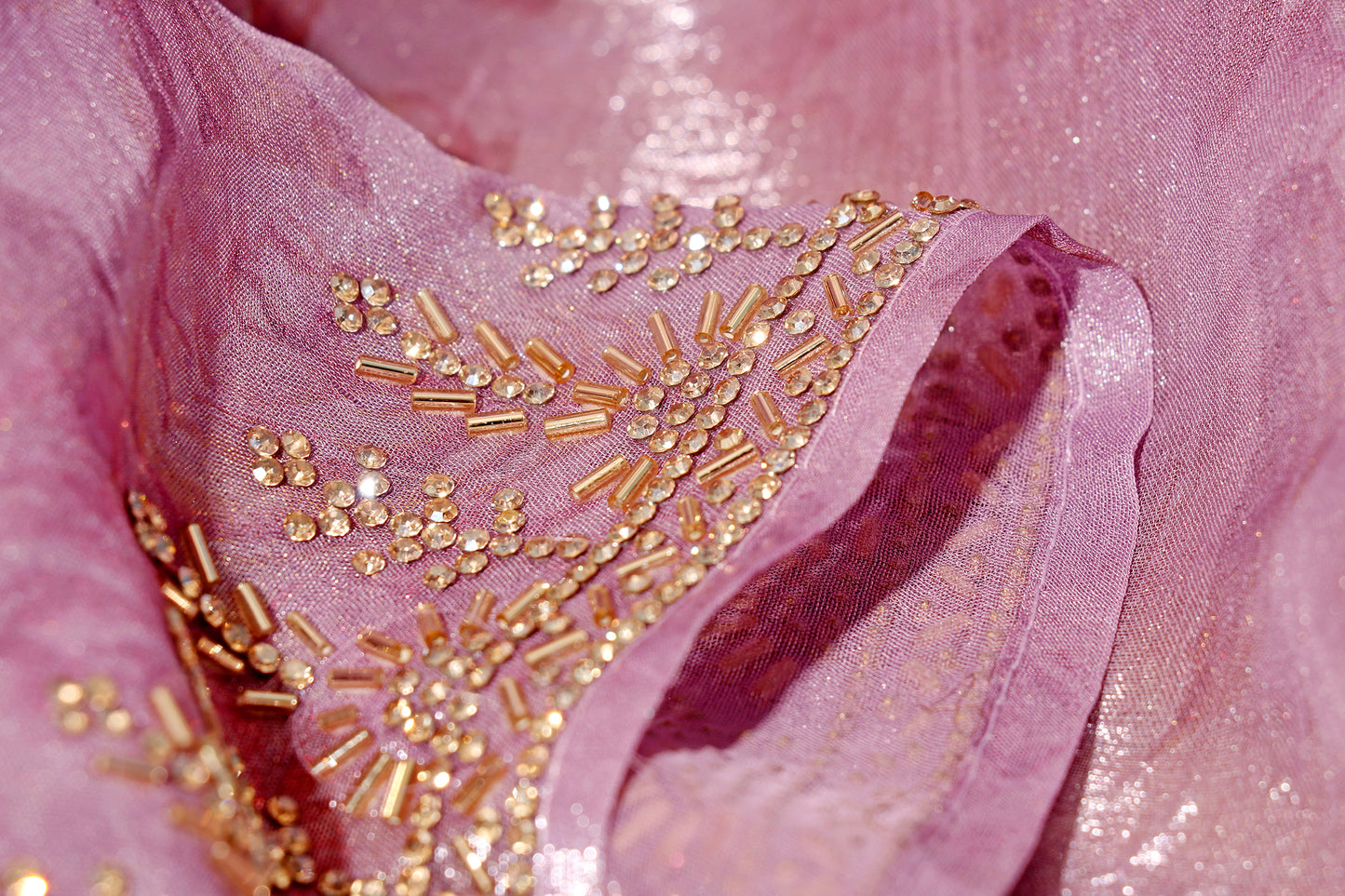 Lilac Radiance – Metallic Silk Elegance 501