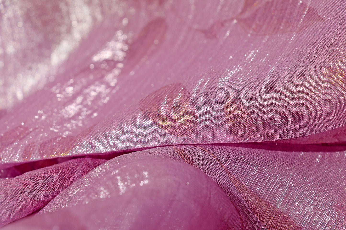 Lilac Radiance – Metallic Silk Elegance 501