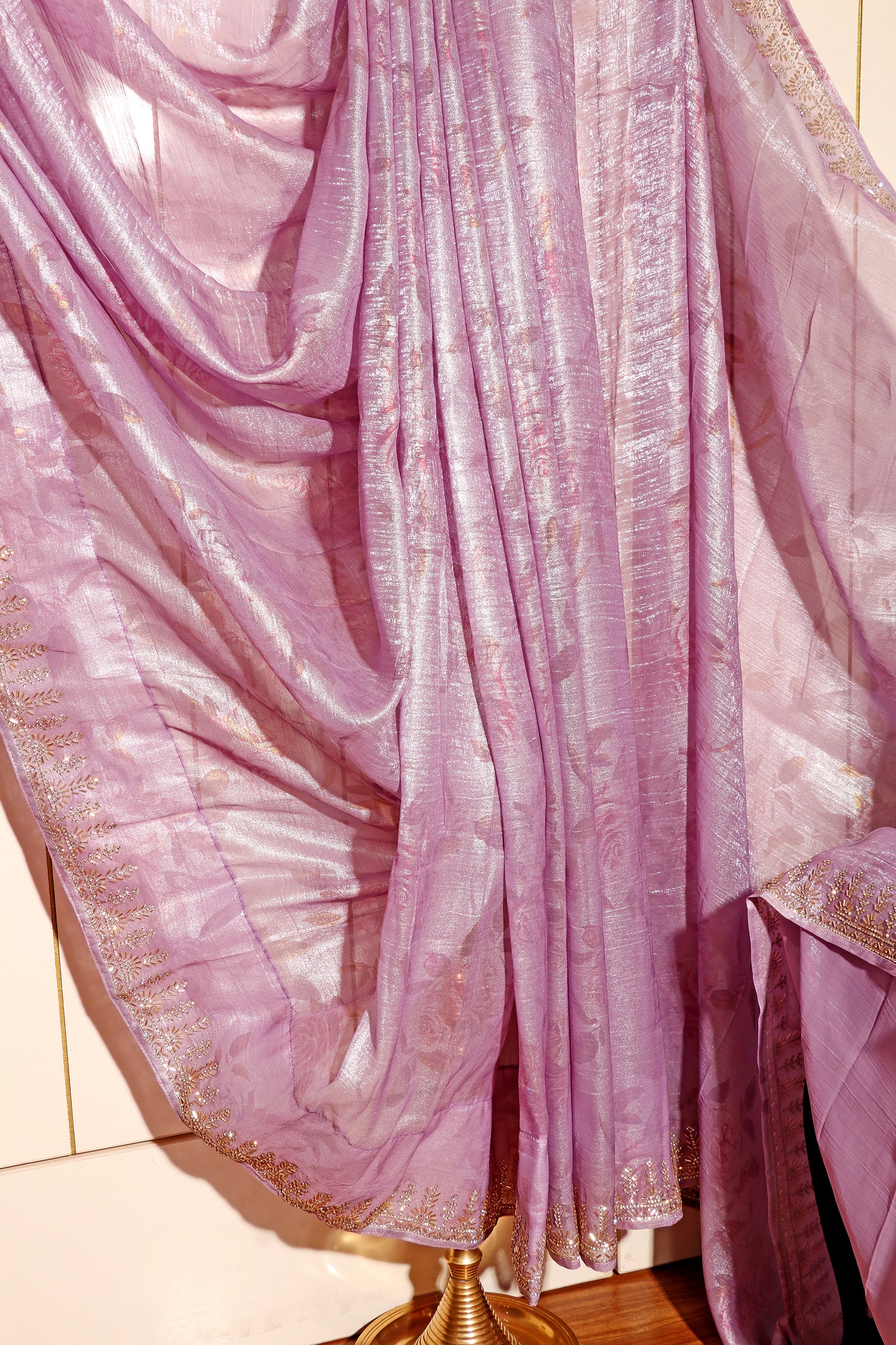 Lilac Radiance – Metallic Silk Elegance 501