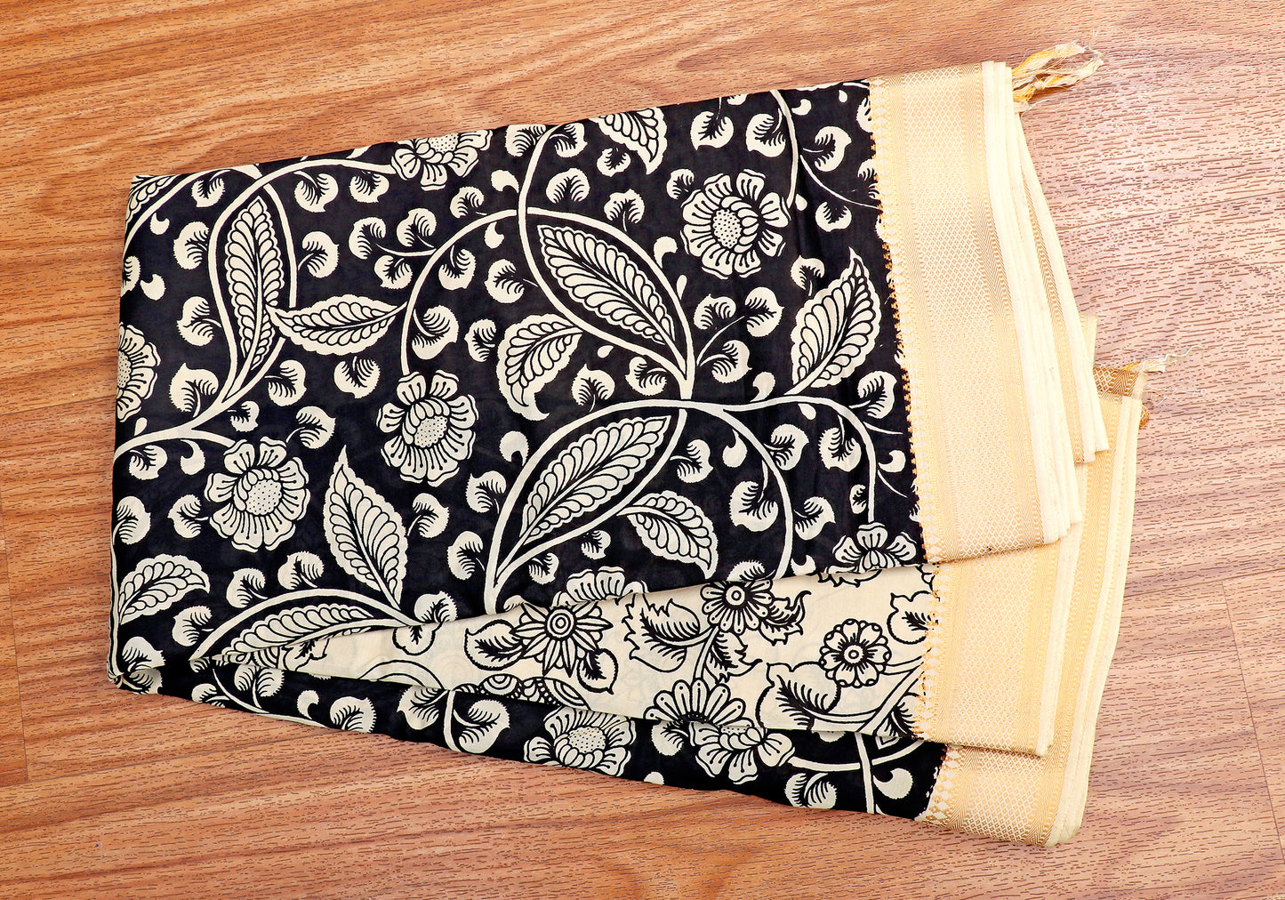 Shwet Kalakaari  Pen Kalamkari Saree 519