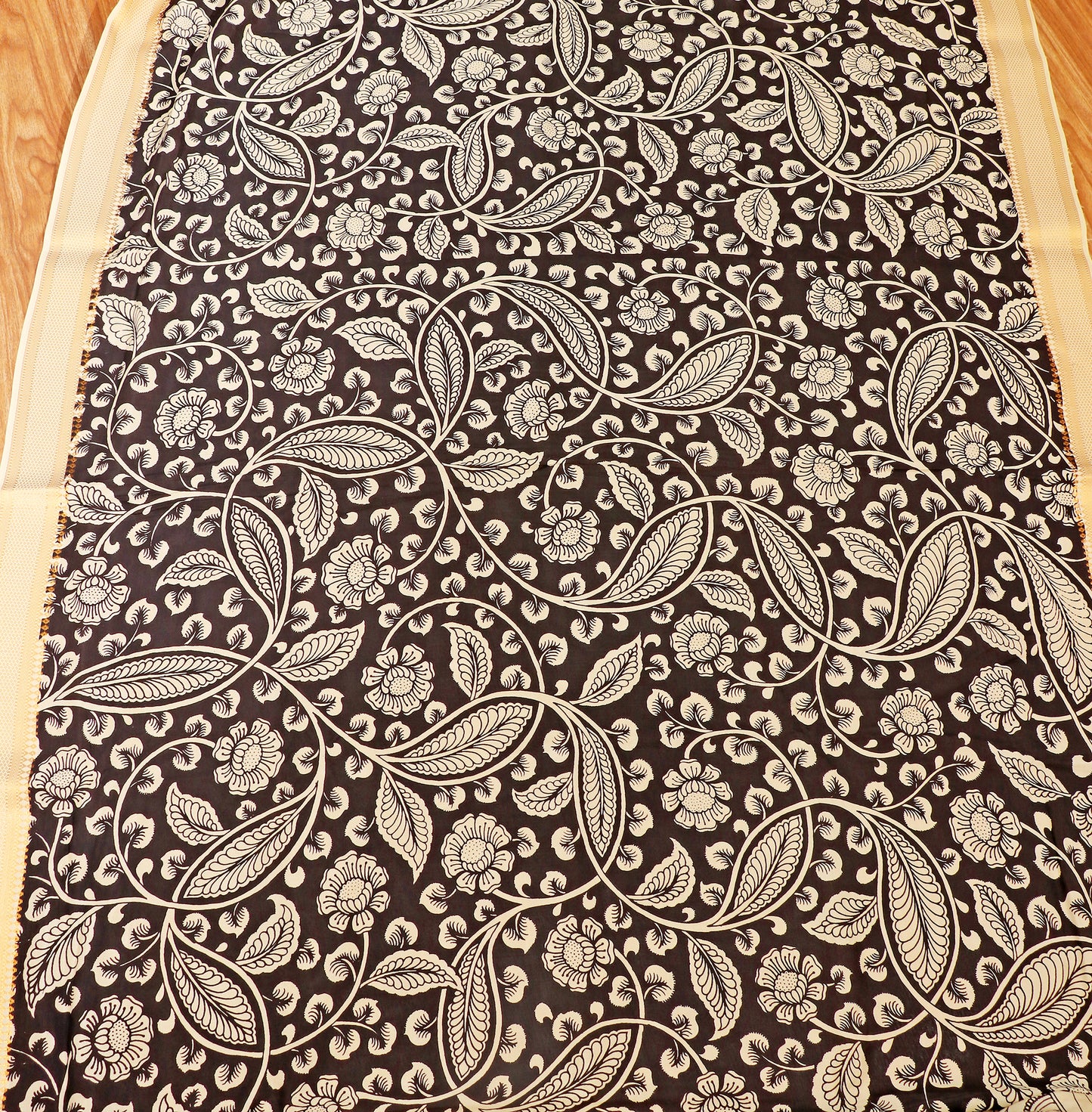 Shwet Kalakaari  Pen Kalamkari Saree 519