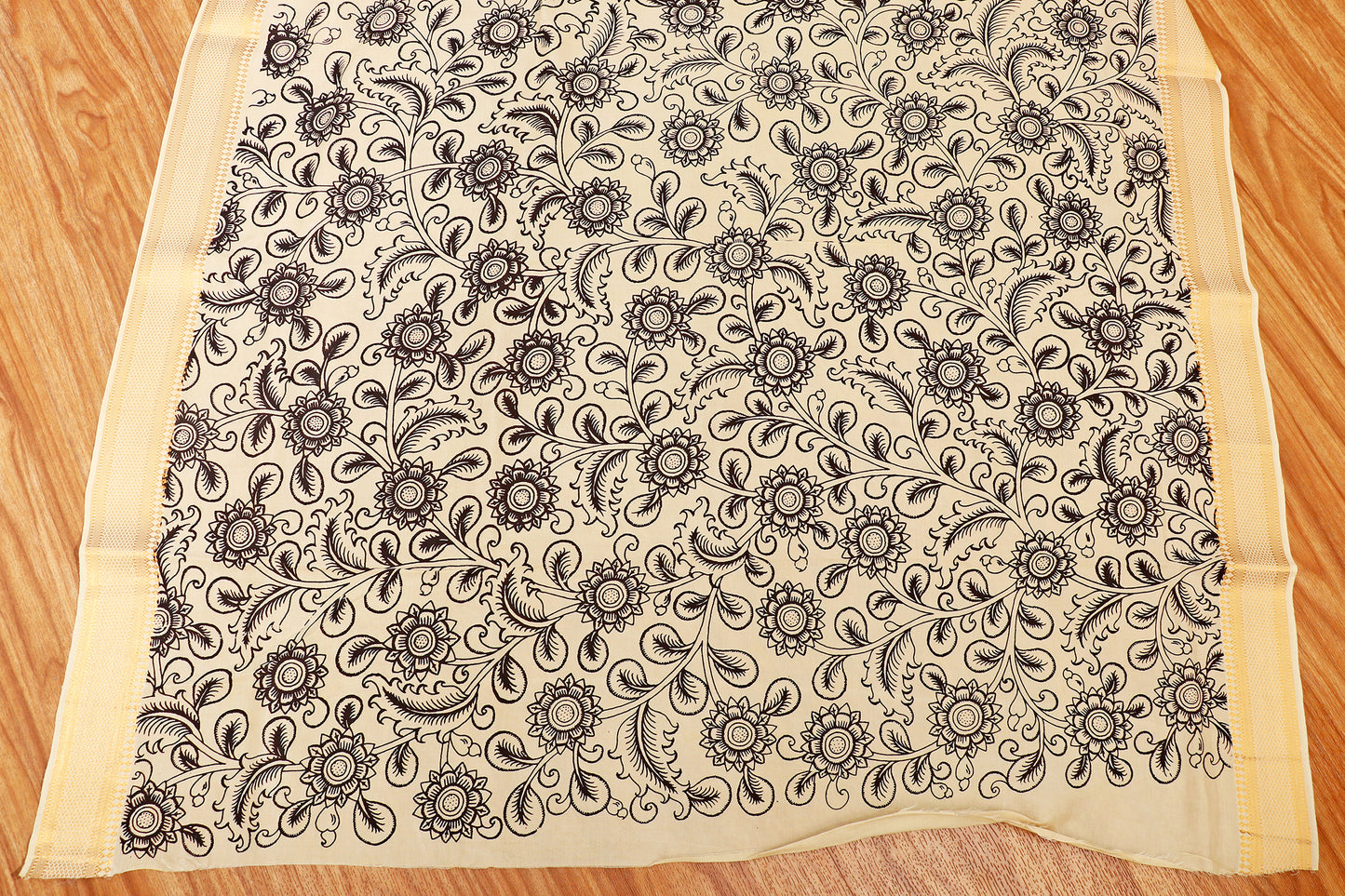Shwet Kalakaari  Pen Kalamkari Saree 519