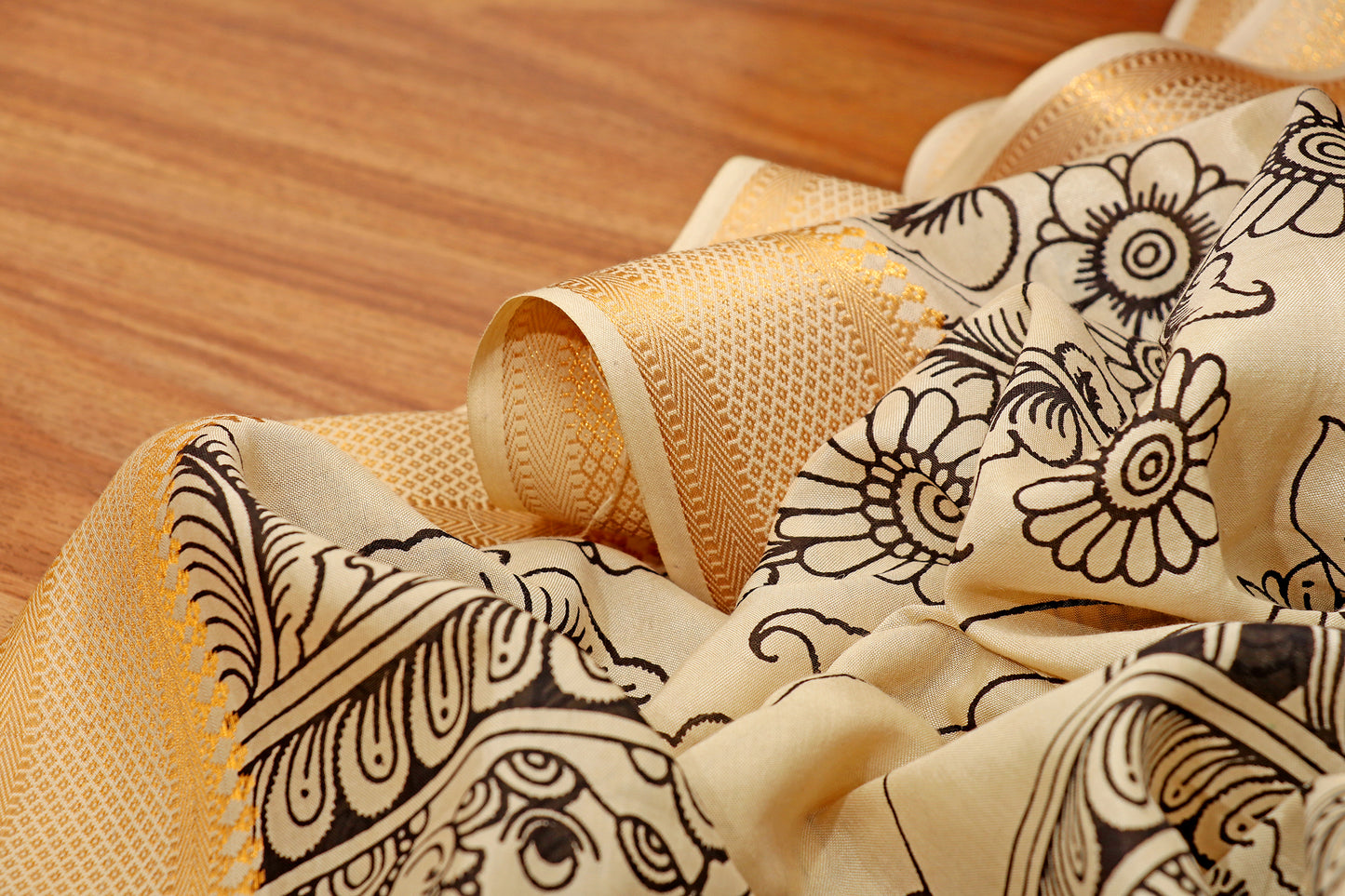 Shwet Kalakaari  Pen Kalamkari Saree 519