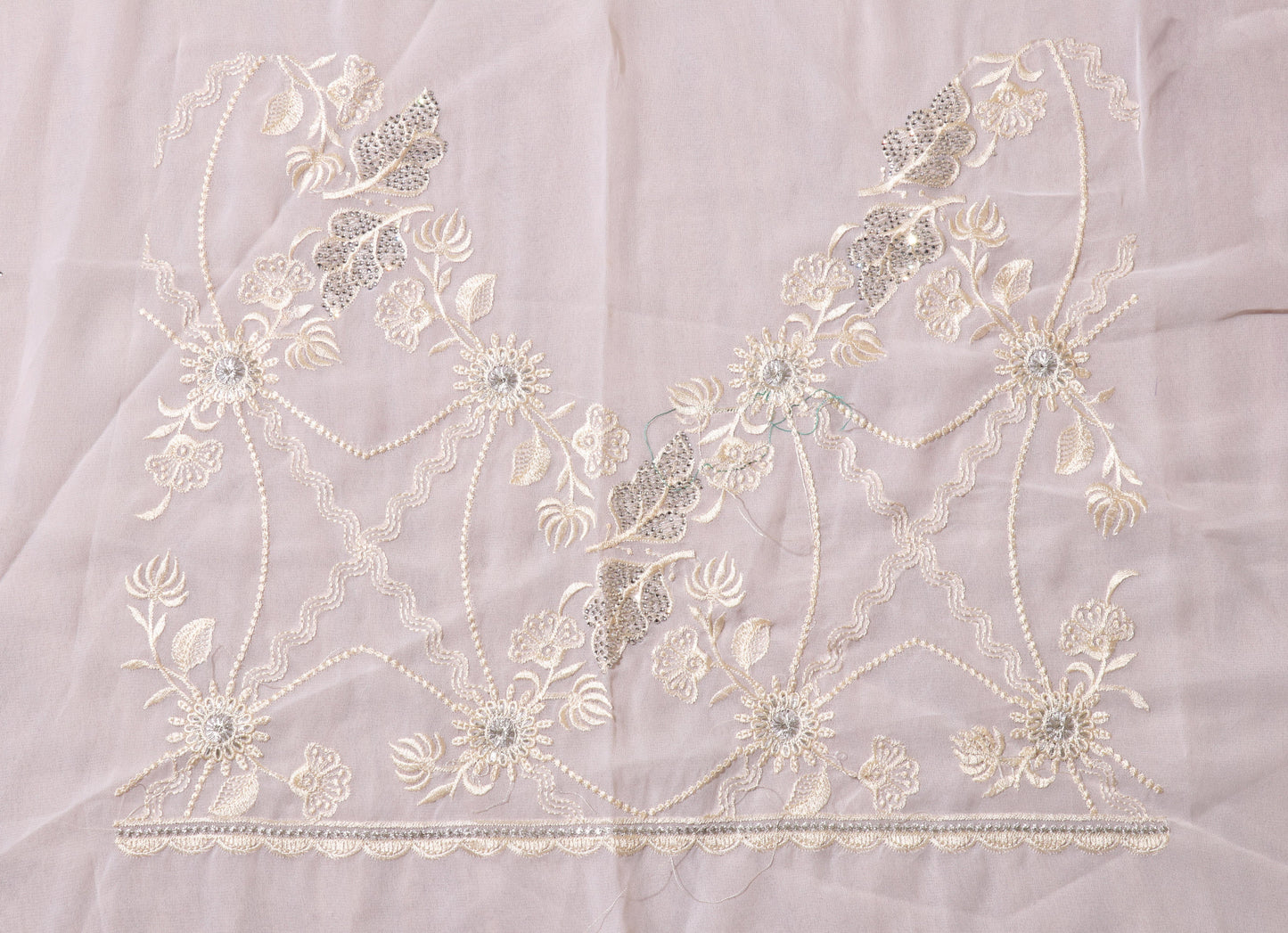 Ivory Radiance Embroidered Georgette Saree  Description 083
